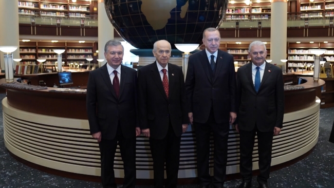 Bahçeli'den Millet Kütüphanesi'ne kitap bağışı